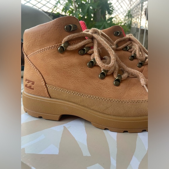 Ridley hiker boot Billabong, Sahara color, size 6 - Picture 3 of 6